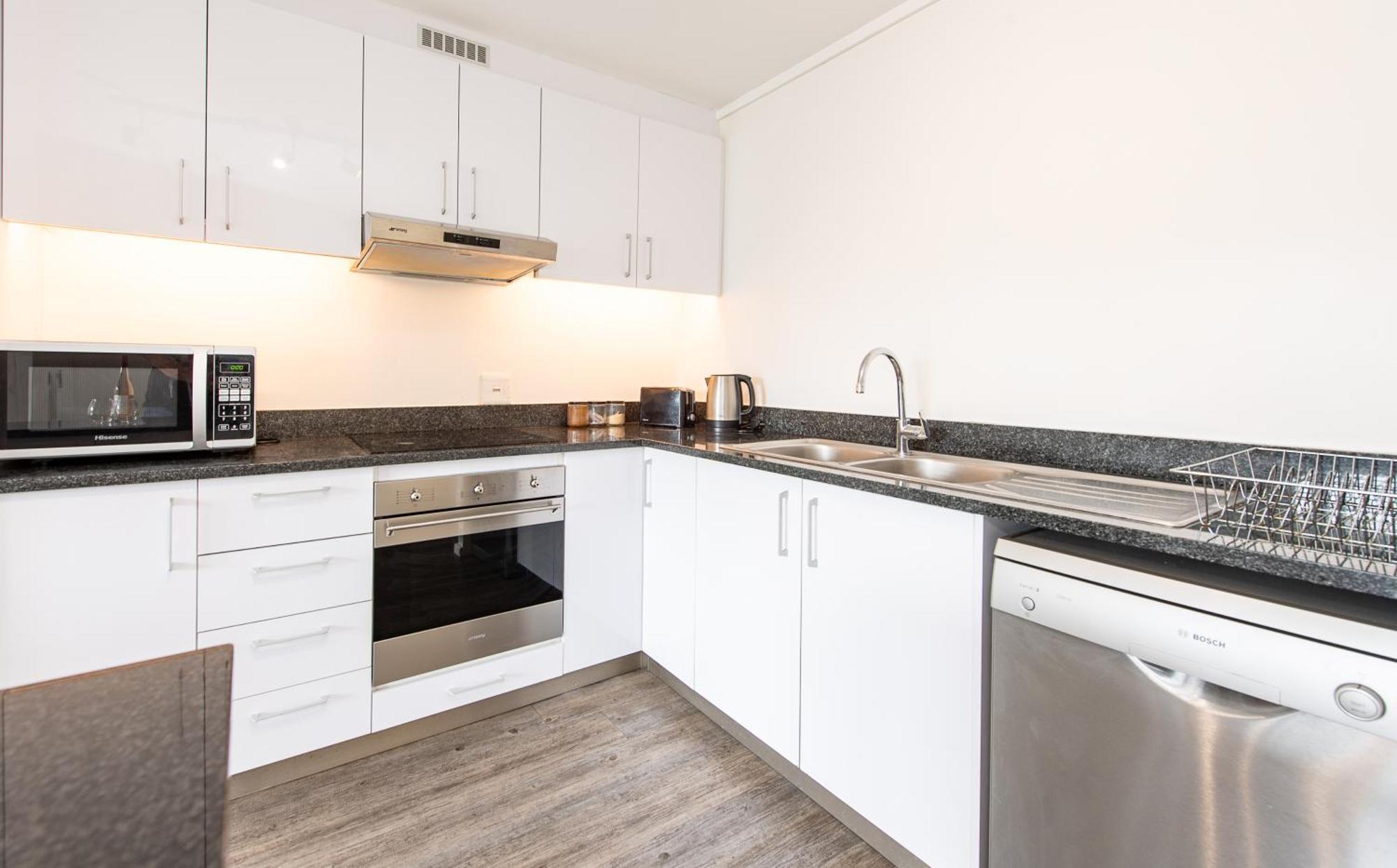 Modern 2 Bedroom Unit In District Six Appartement