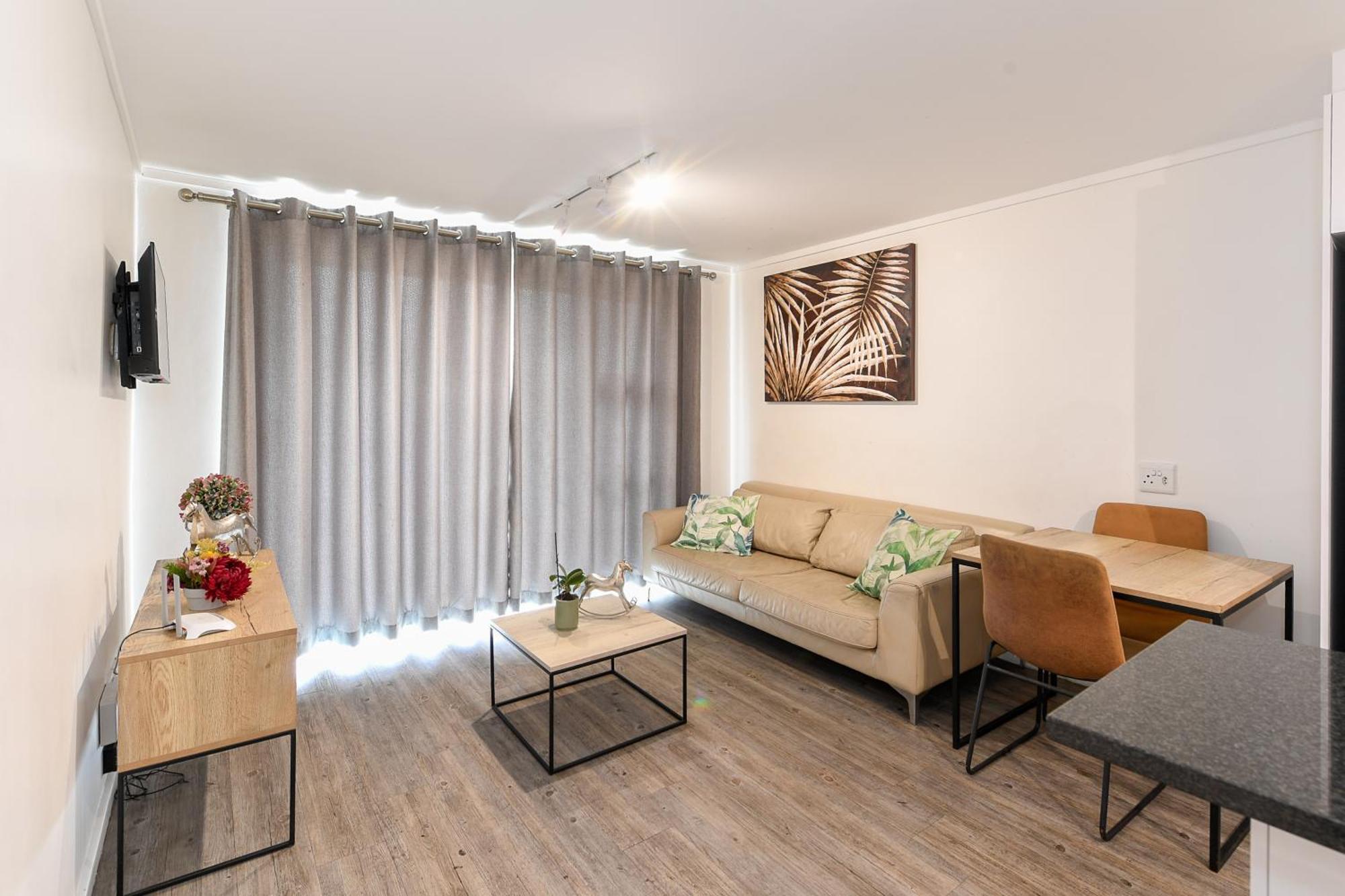 Modern 2 Bedroom Unit In District Six Le Cap